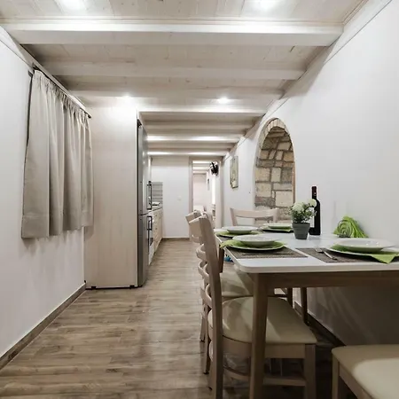 Old Town Diamond Apartment